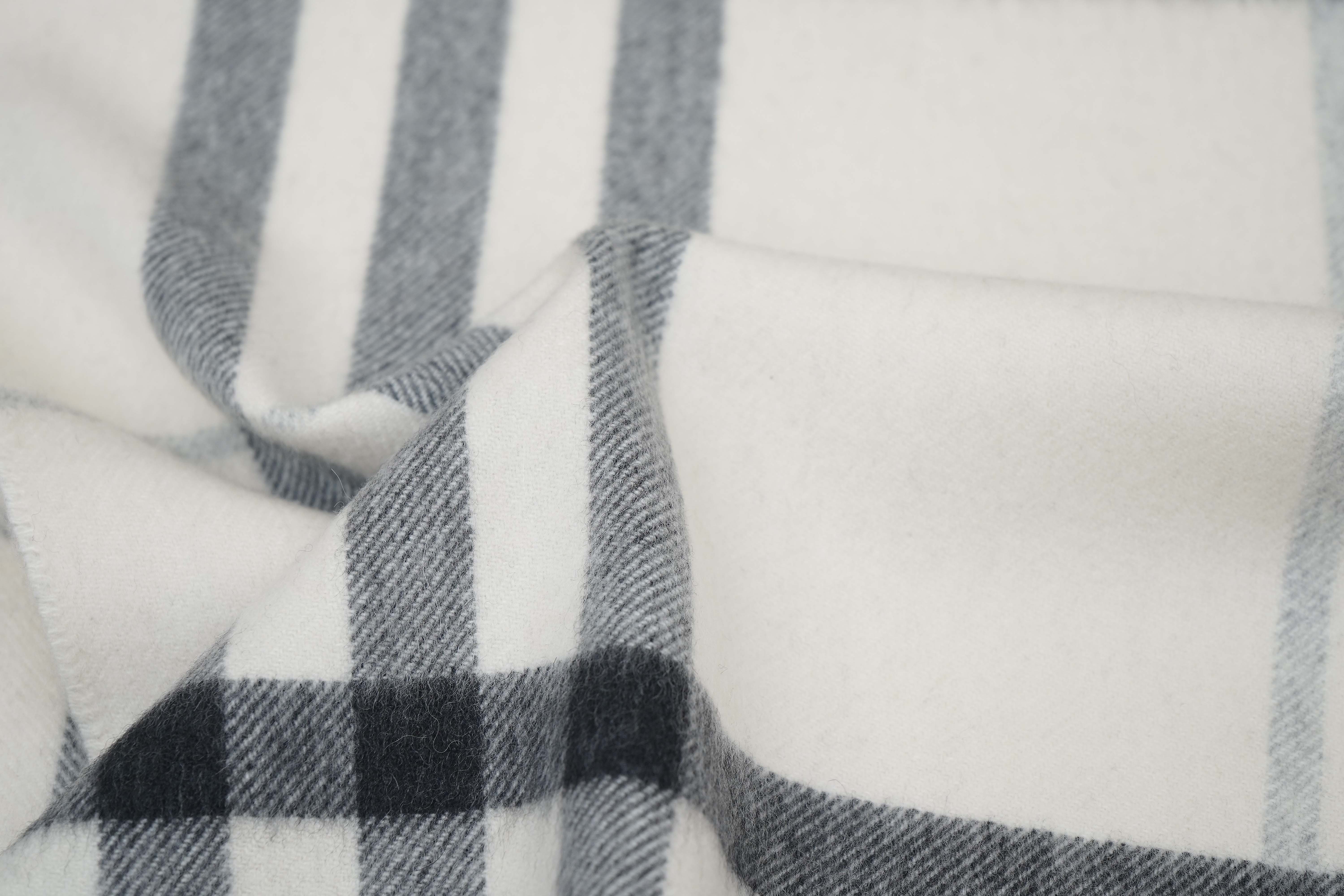 Classic Check Cashmere Ecru/Off-White Scarf
