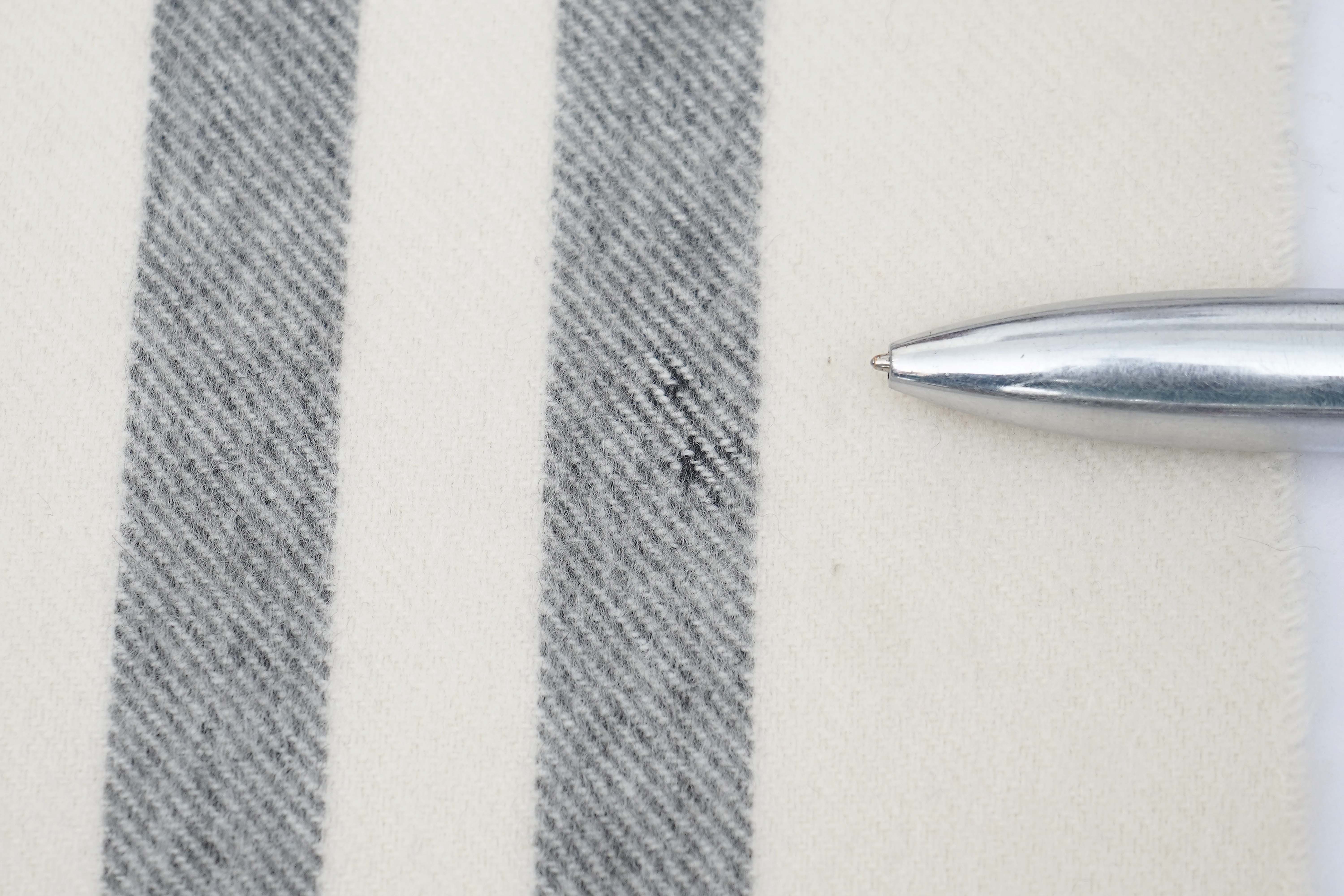 Classic Check Cashmere Ecru/Off-White Scarf