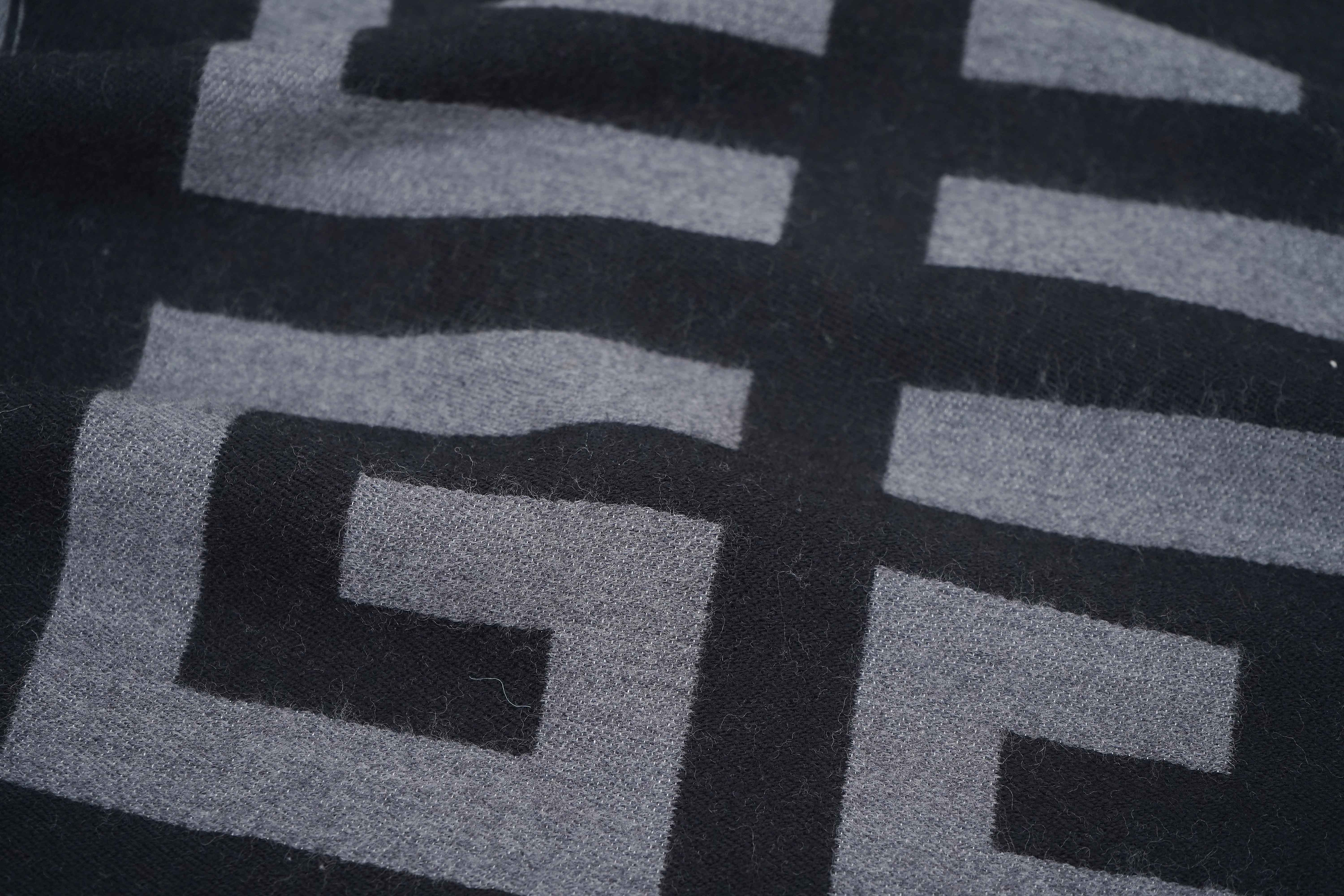 Givenchy Pre-owned Plain Wool Black/Grey Scarf