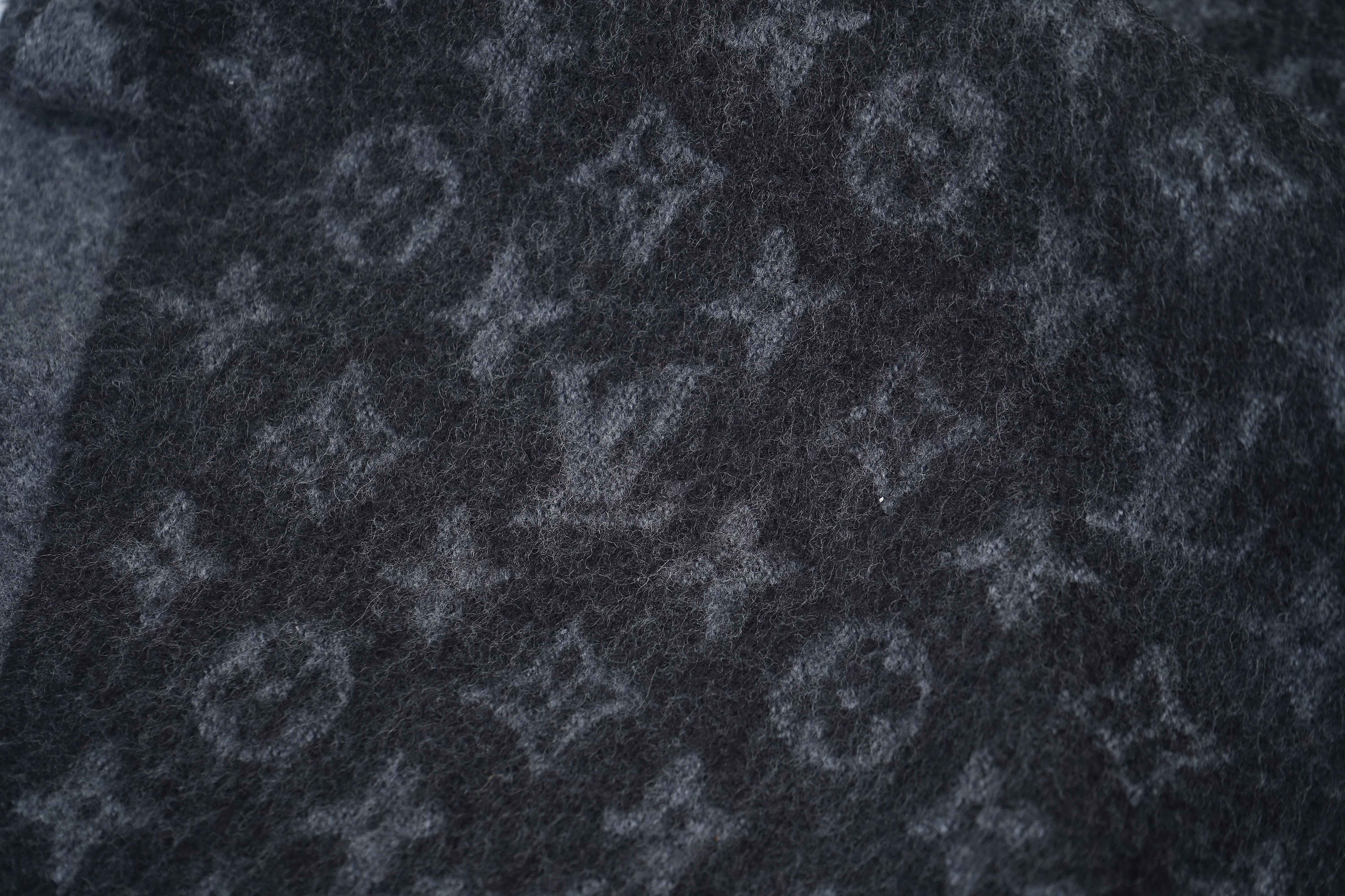 Louis Vuitton Pre-owned Logo Cashmere/Wool Grey Scarf